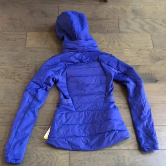 Lululemon Down For It All running jacket blue womens sz 2 New with tags - Picture 12 of 14